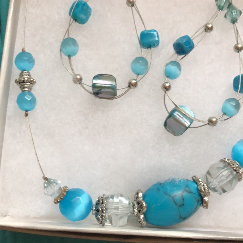 Necklace and earrings set